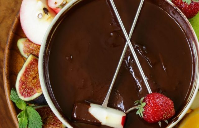 How to make Dark Chocolate Fondue