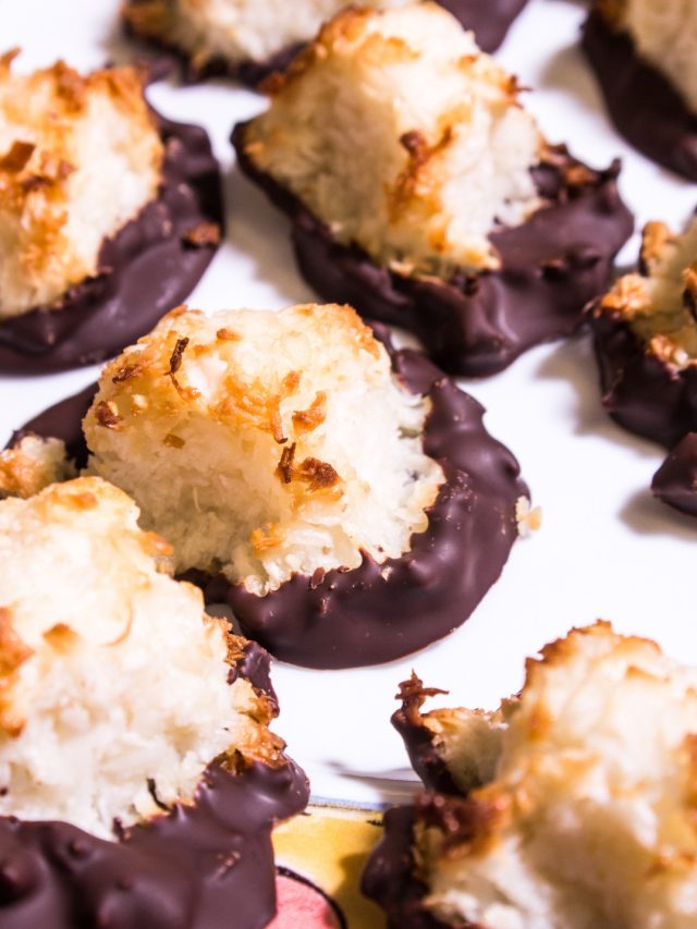 How to make Dark Chocolate-Dipped Coconut Macaroons